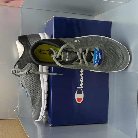 BNWT Champion's Running Mens shoes Gray - Picture 3 of 8